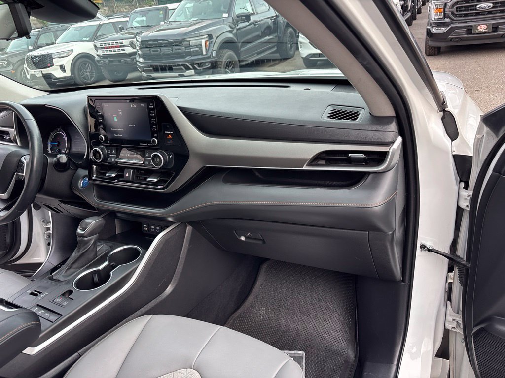 Used 2022 Beige Toyota Bronze Edition image 34