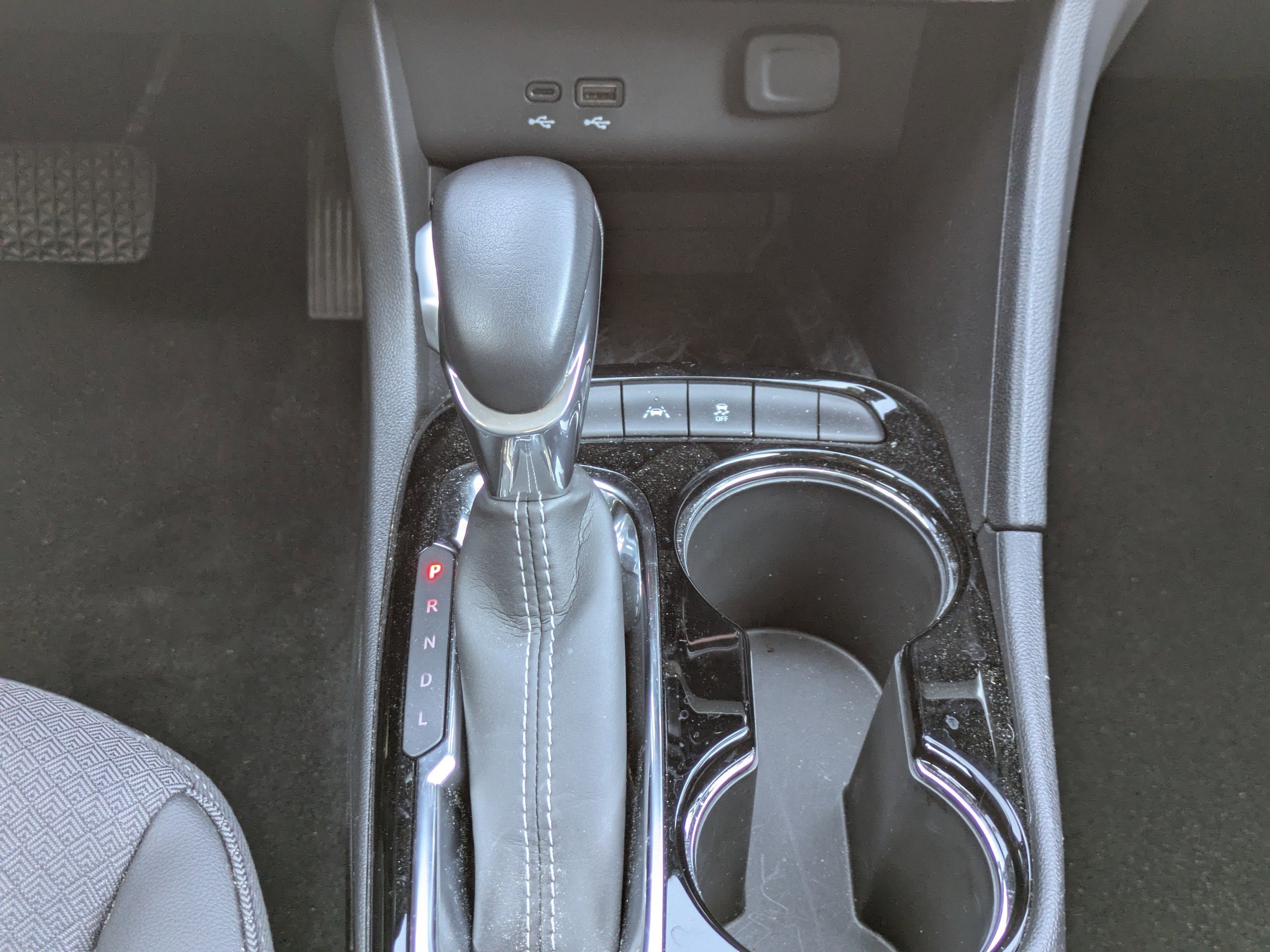 Used 2024 Summit White Buick Preferred image 19