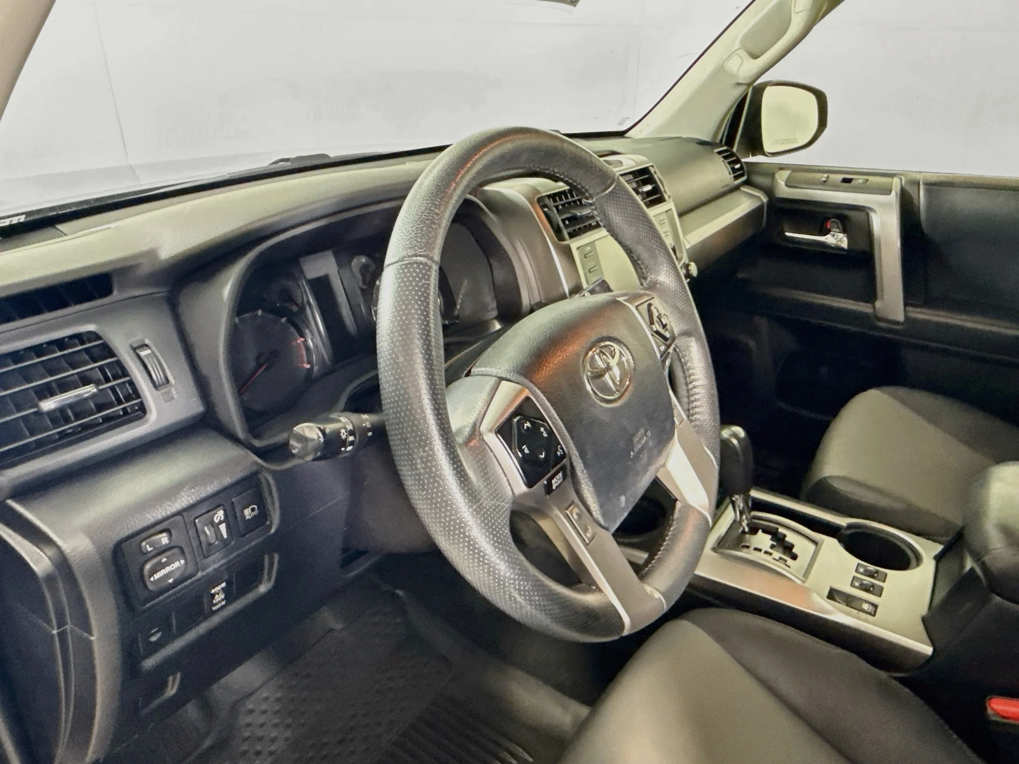 Used 2020 Magnetic Gray Metallic Toyota SR5 Premium image 9