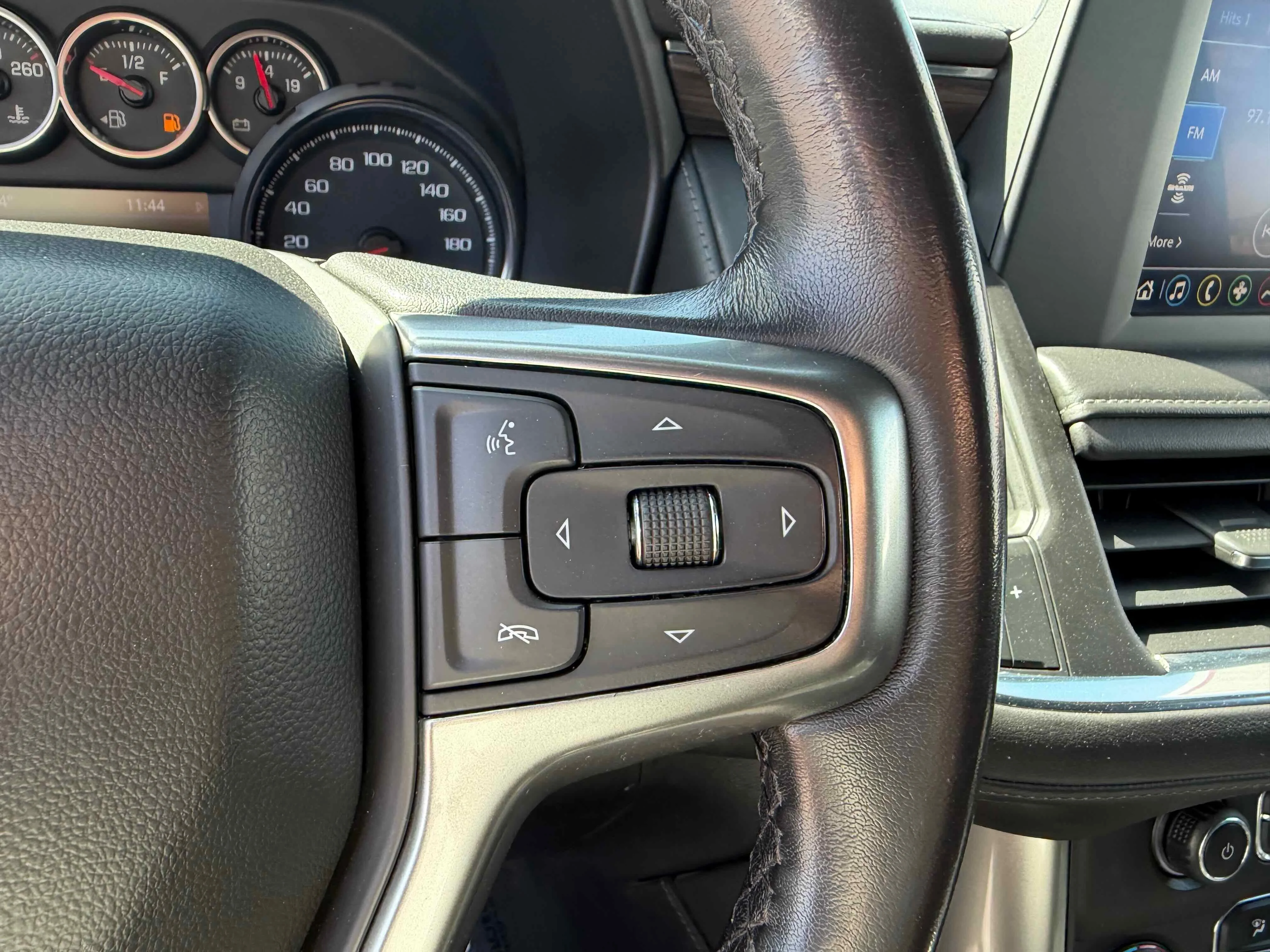 Used 2022 White Chevrolet LS image 18