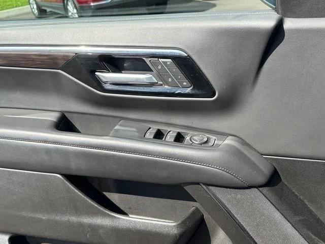 Used 2025 Black Chevrolet LT image 21
