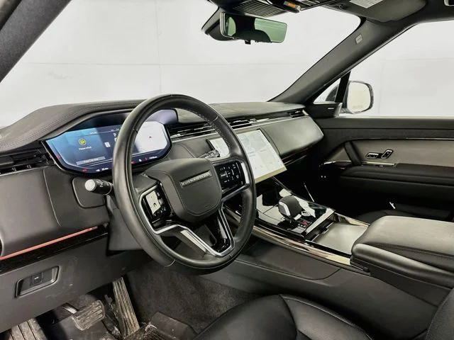 Used 2025 White Land Rover SE image 9
