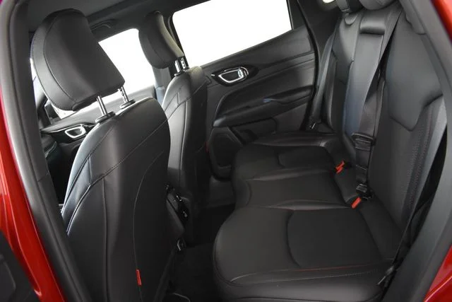 New 2026 Red Hot Pearl-Coat Exterior Paint Jeep Trailhawk image 20