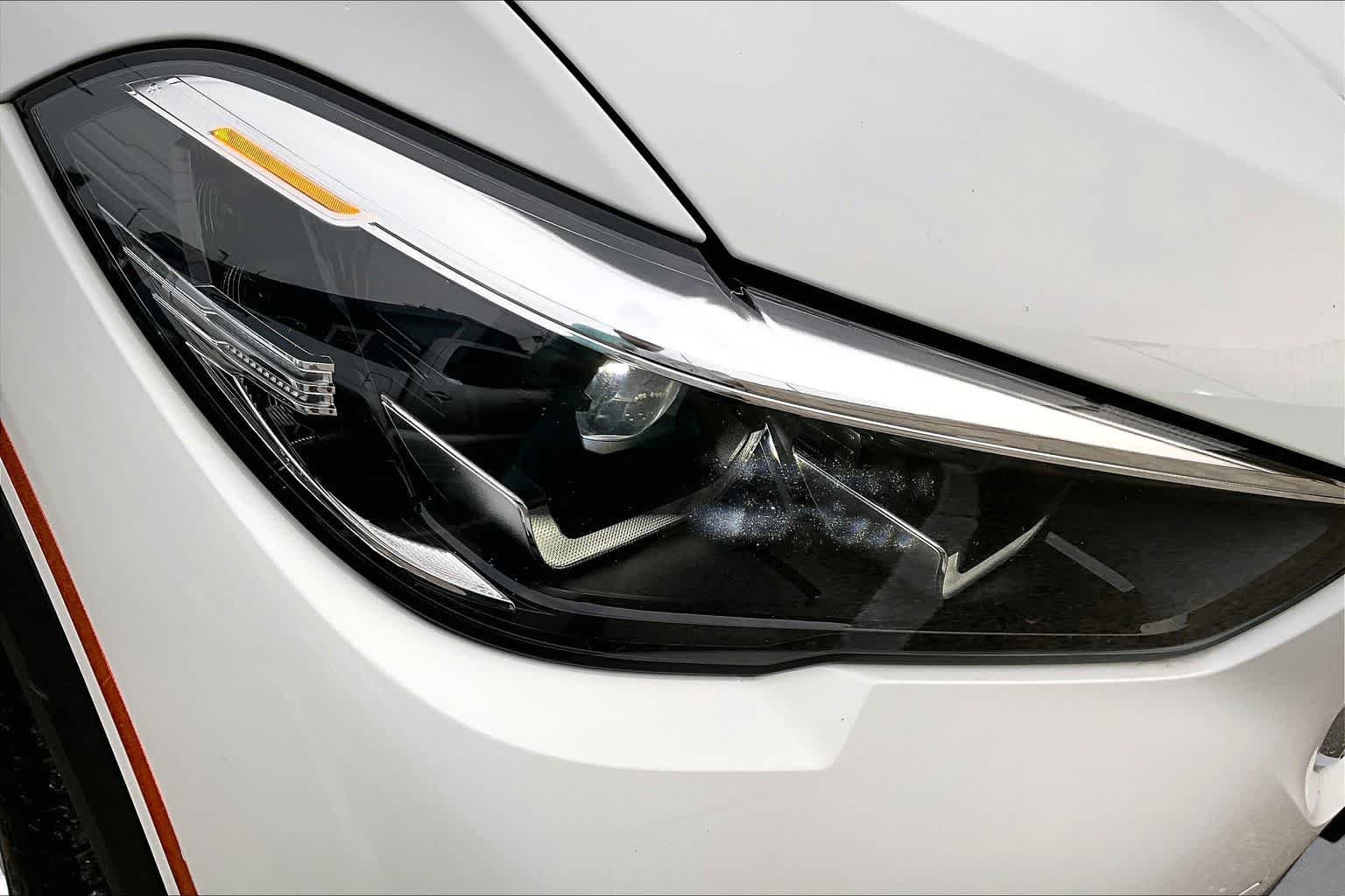 Used 2023 Alpine White BMW sDrive40i image 27