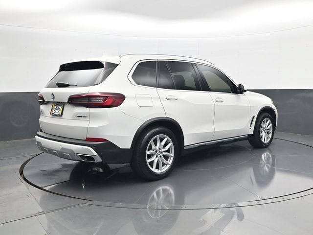 Used 2021 White BMW xDrive40i image 5