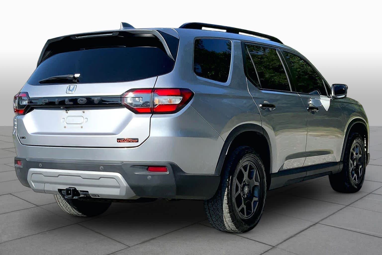 Used 2025 Lunar Silver Metallic Honda TrailSport image 13