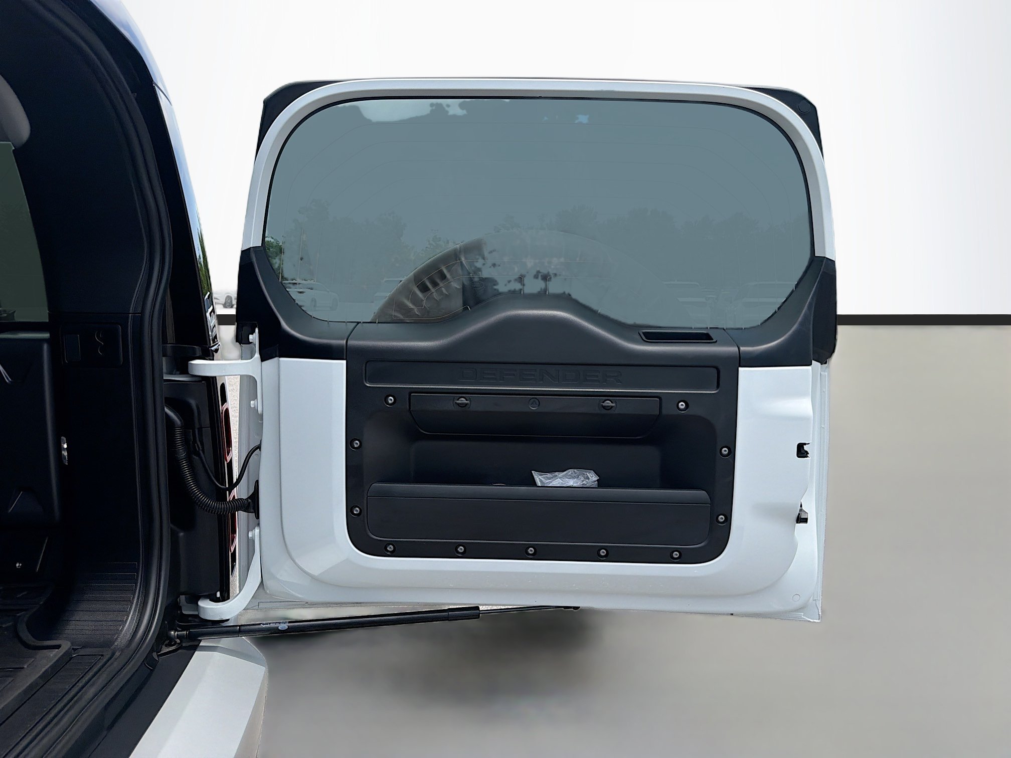 Certified Used 2025 Fuji White Land Rover S image 13