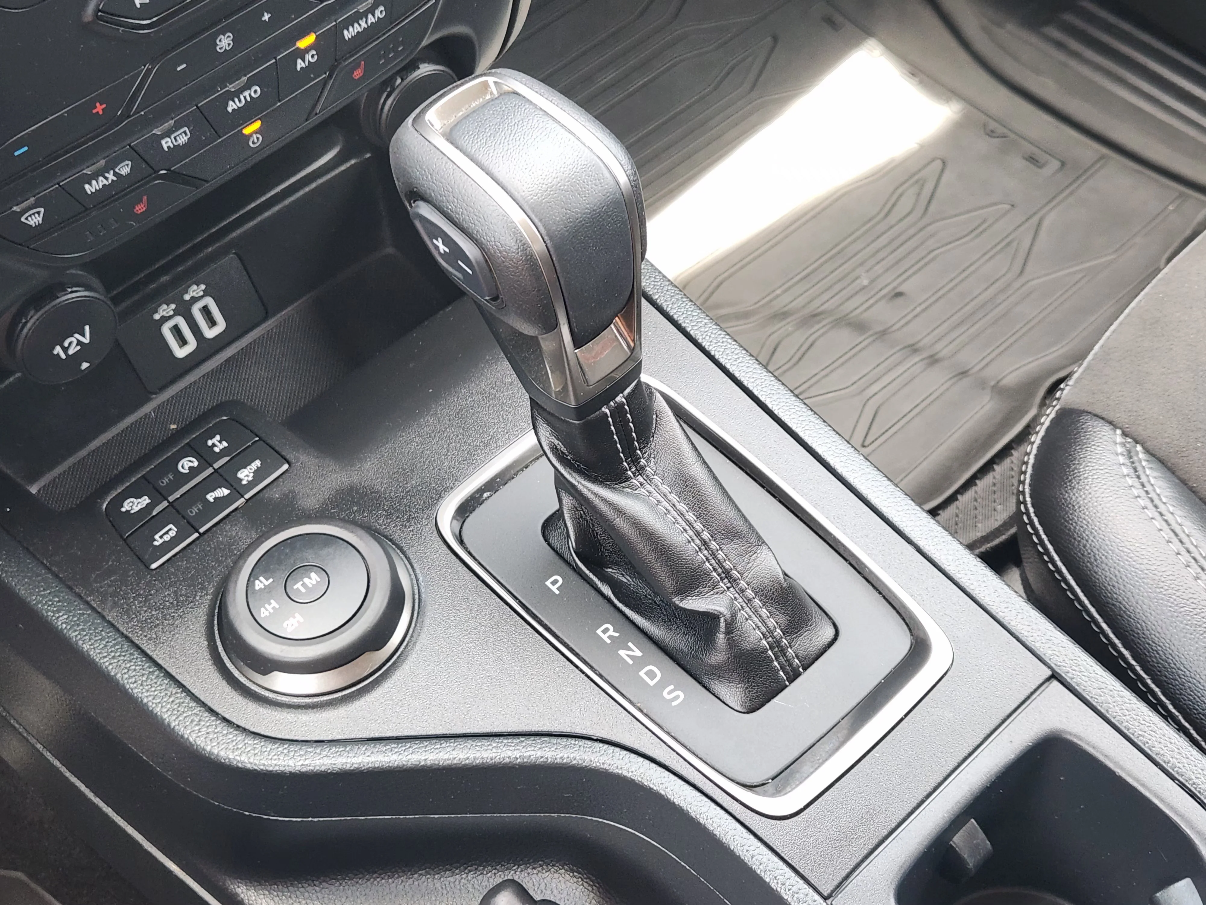 Used 2022 Gray Ford Lariat Tremor image 21