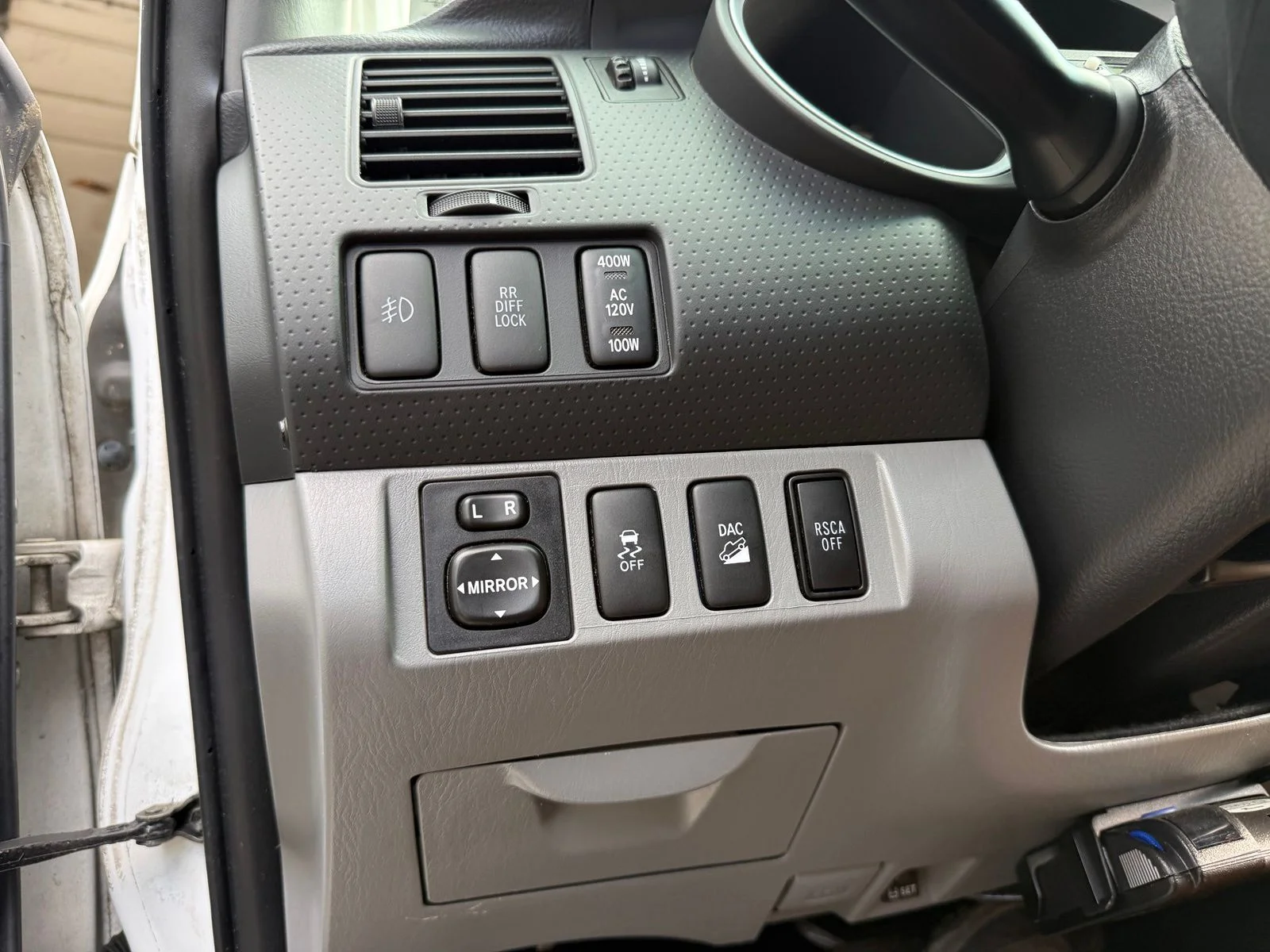 Used 2012 White Toyota Base image 28