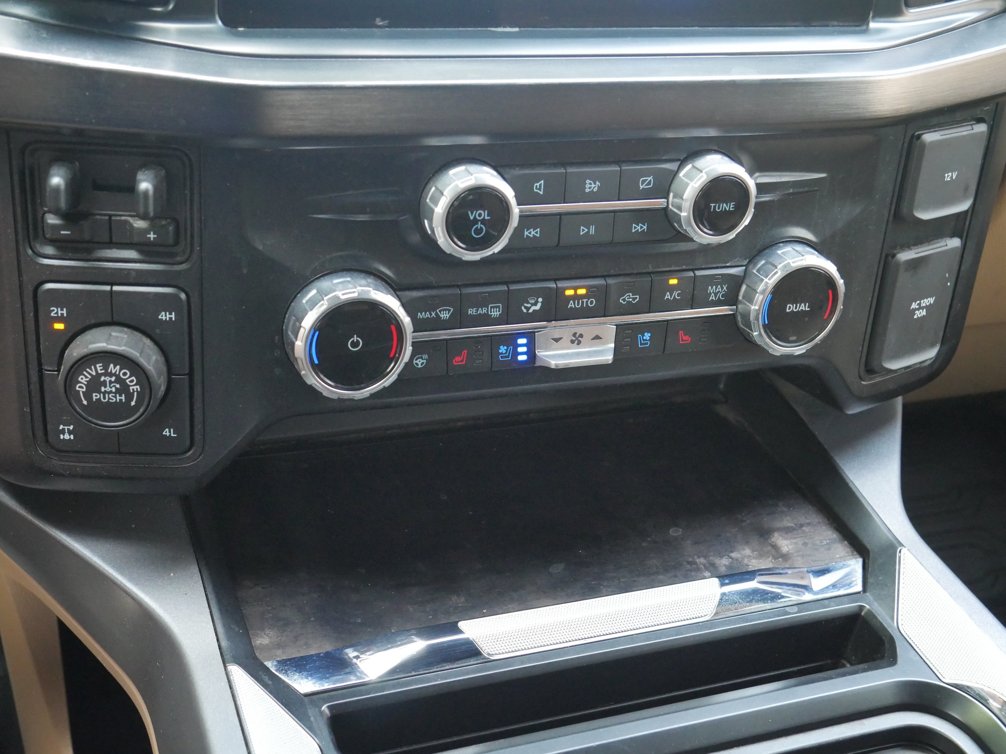 Certified Used 2023 Black Metallic Ford LARIAT image 17