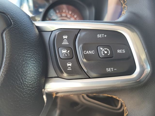 Used 2025 White Jeep Sahara image 27