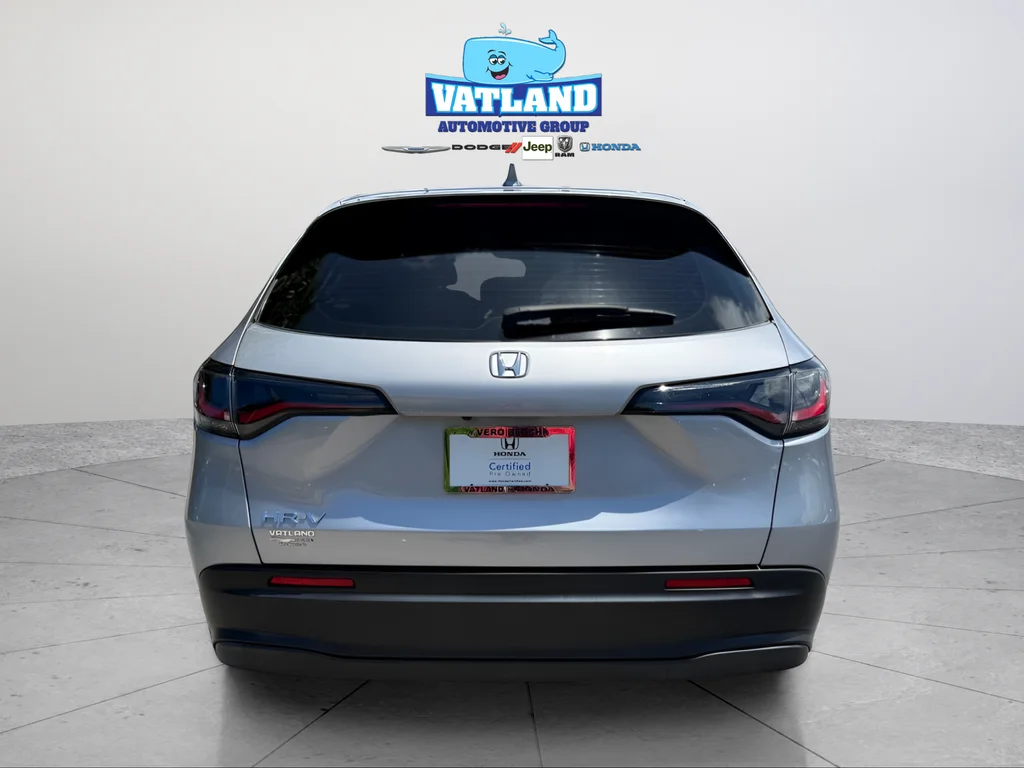 Certified Used 2023 Lunar Silver Metallic Honda LX image 4