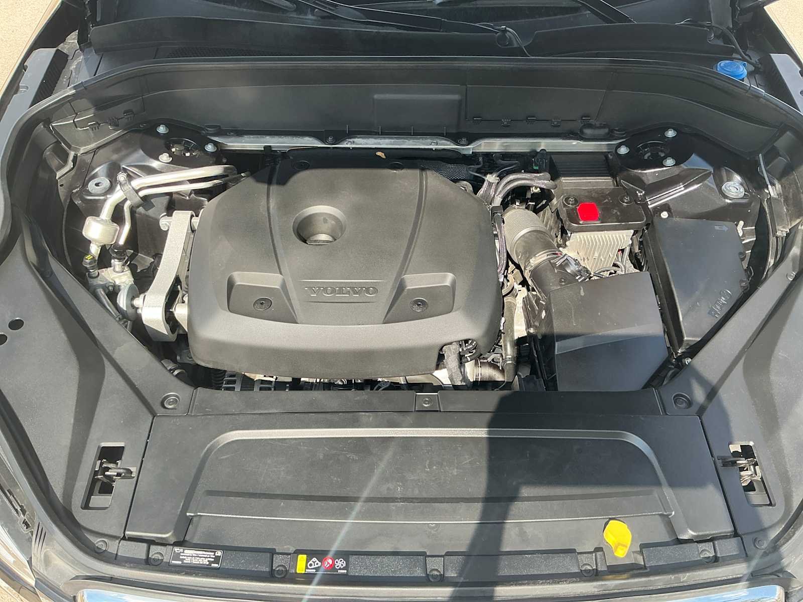 Used 2019 Onyx Black Metallic Volvo Momentum image 27