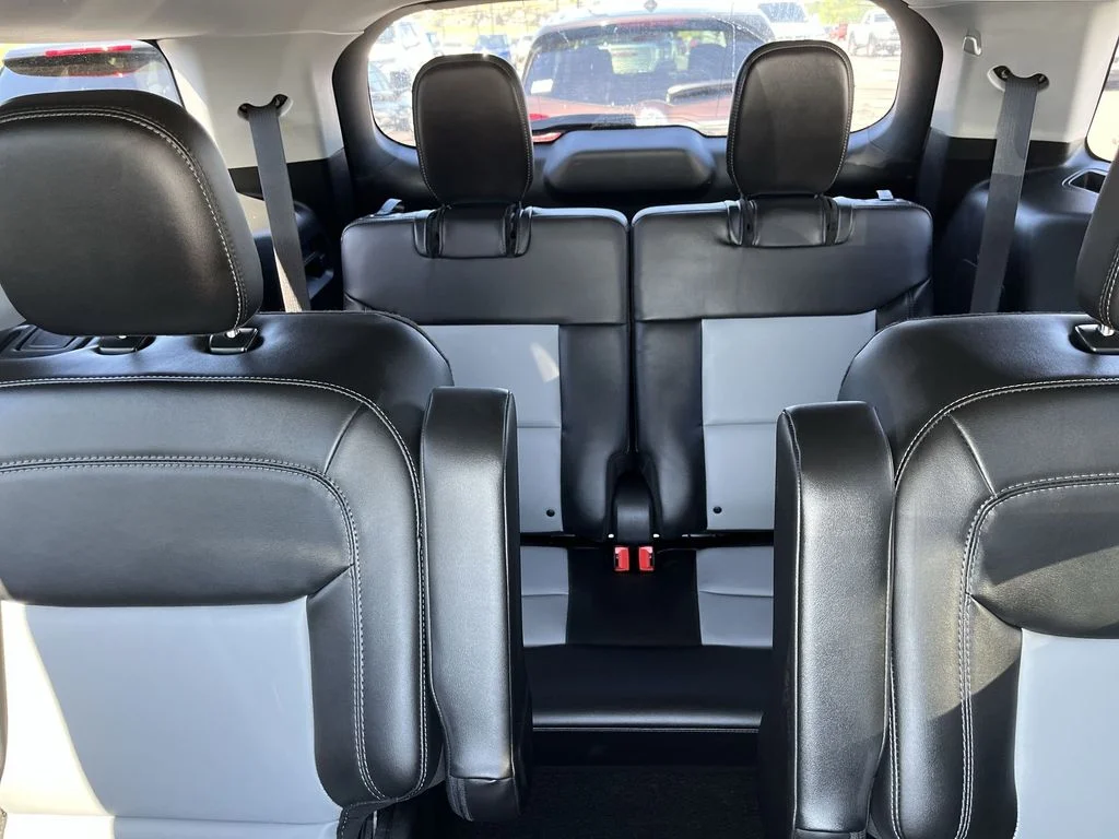 Used 2023 Silver Ford XLT image 23