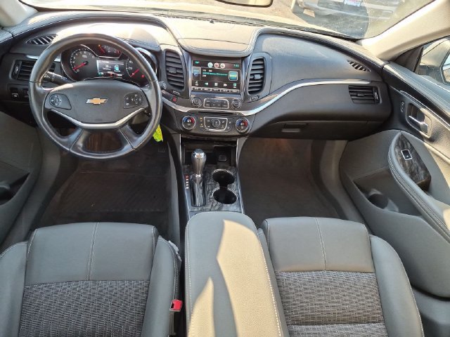 Used 2015 Gray Chevrolet LT image 23