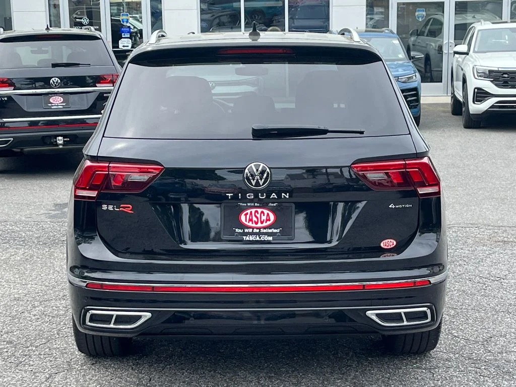 Used 2023 Black Volkswagen 2.0T SEL R-Line image 3
