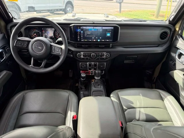 Used 2025  Jeep Mojave image 10