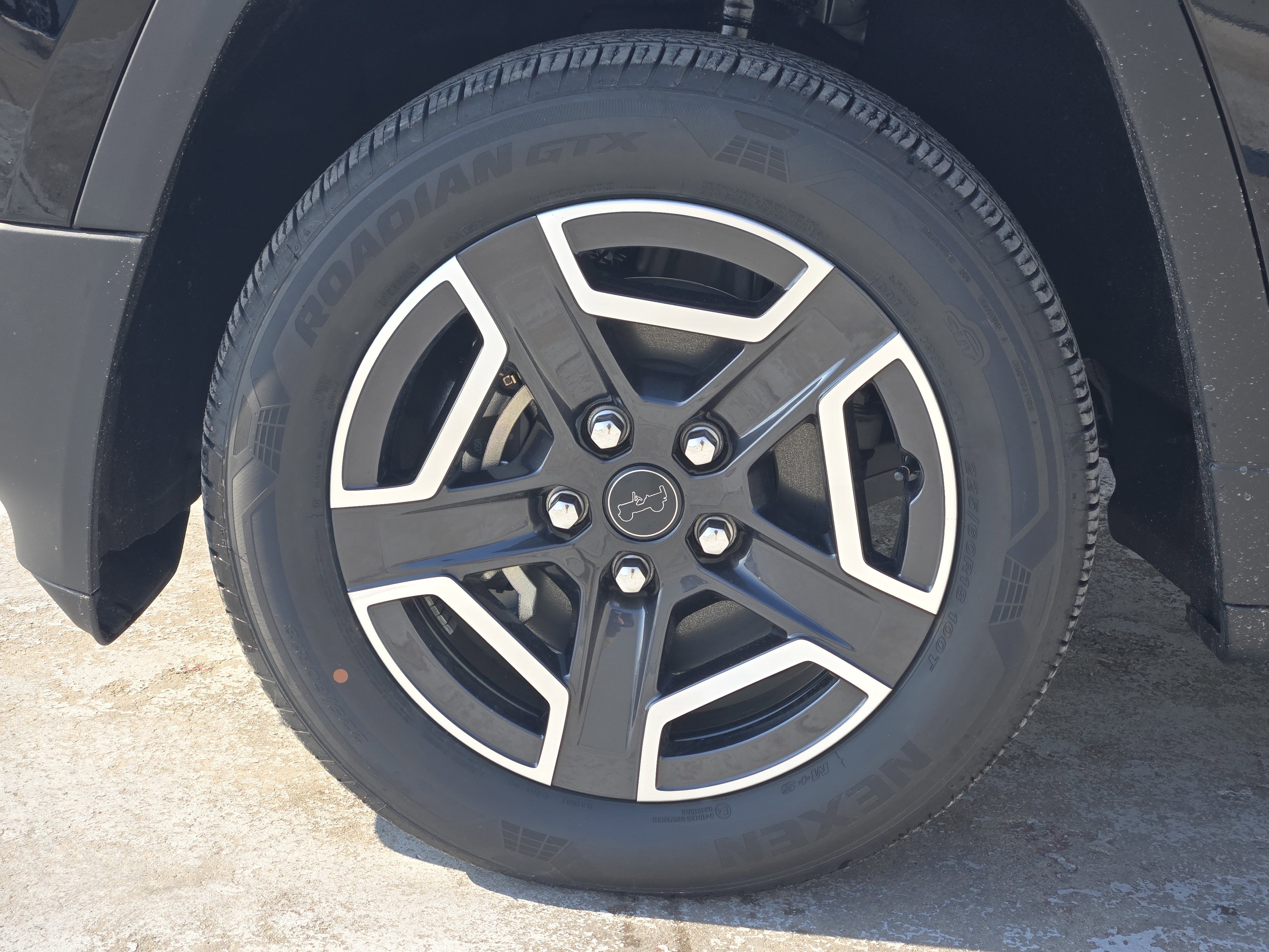 New 2026 Diamond Black Crystal Pearlcoat Jeep Limited image 10