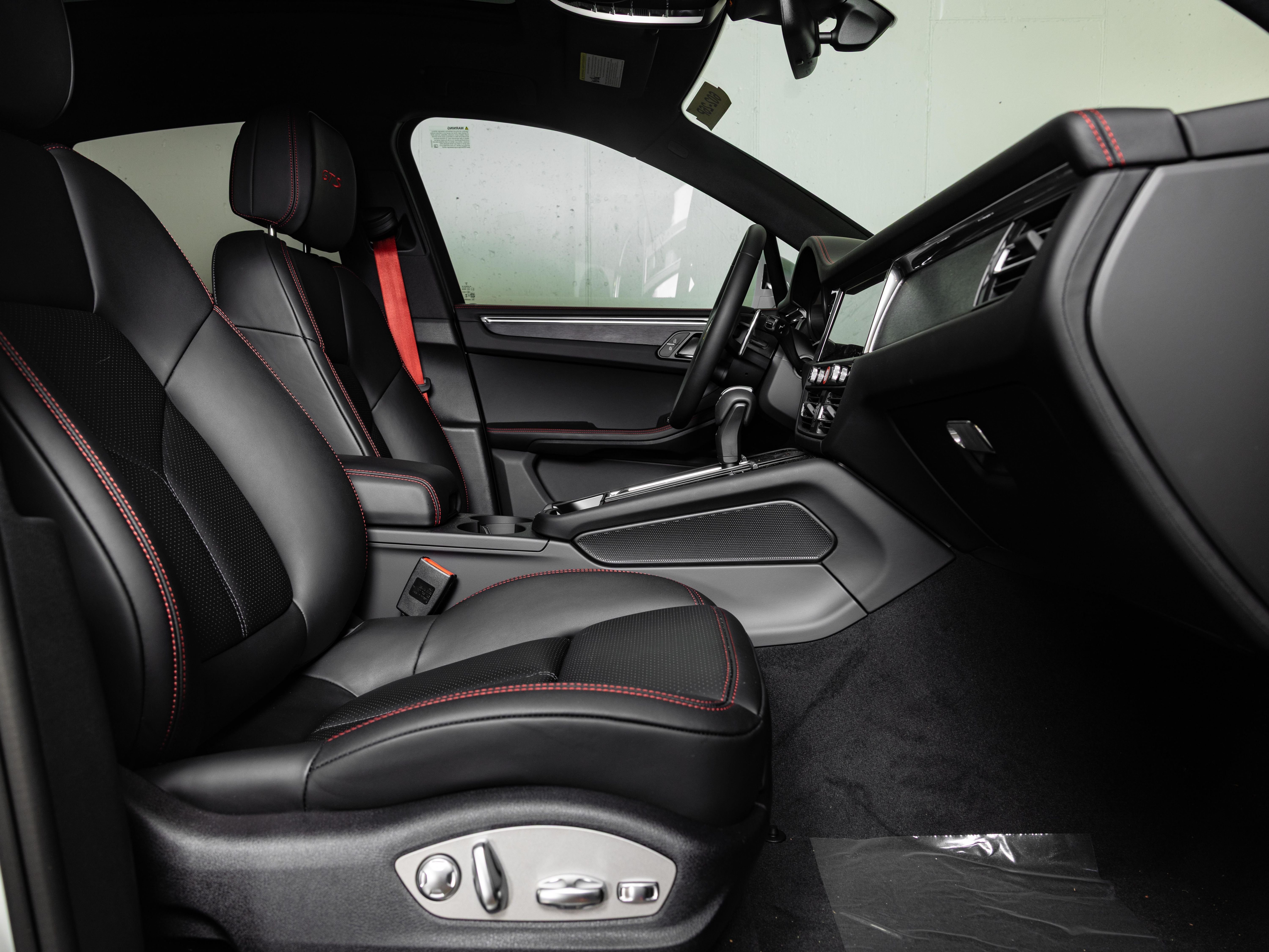 2026 Porsche Macan GTS - Photo 16