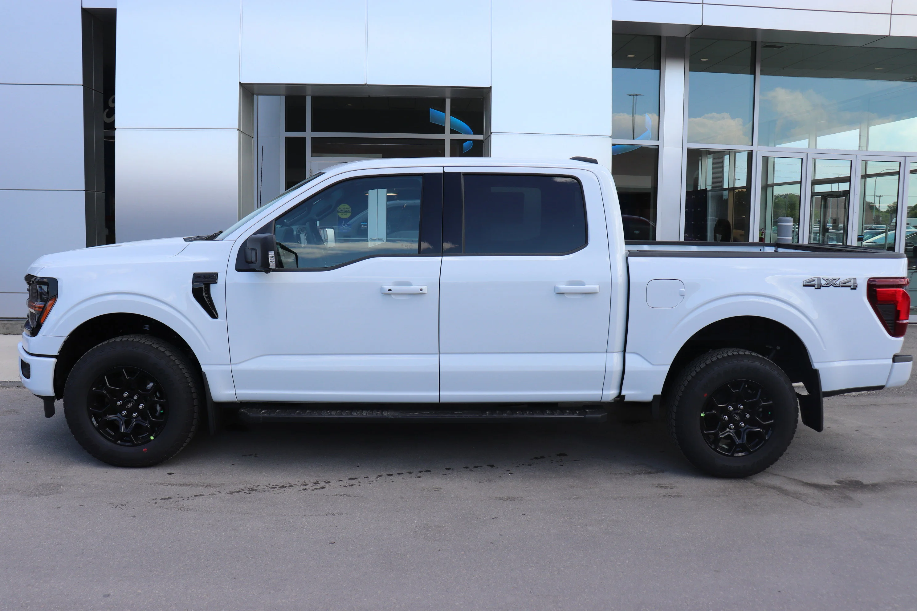 New 2026 OXFORD WHITE Ford XLT image 3