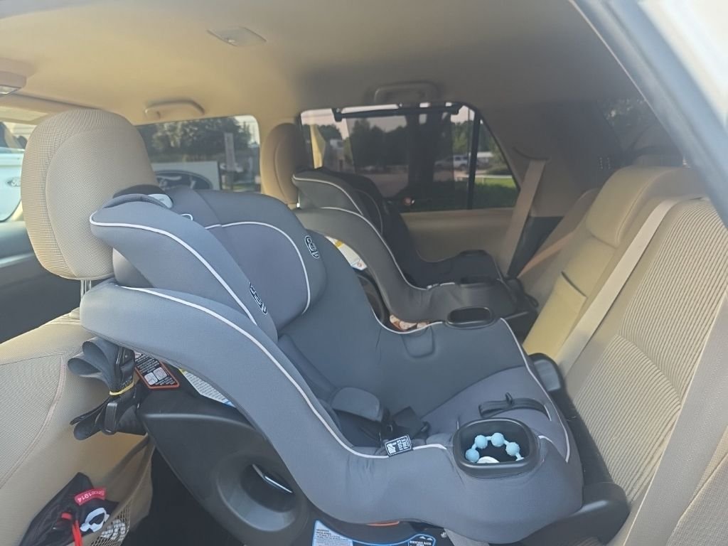 Used 2017 White Toyota SR5 image 13