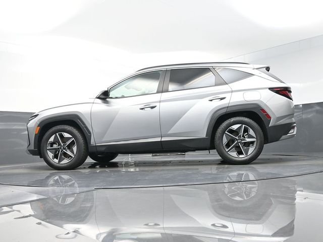 Used 2025 Silver Hyundai SEL image 34