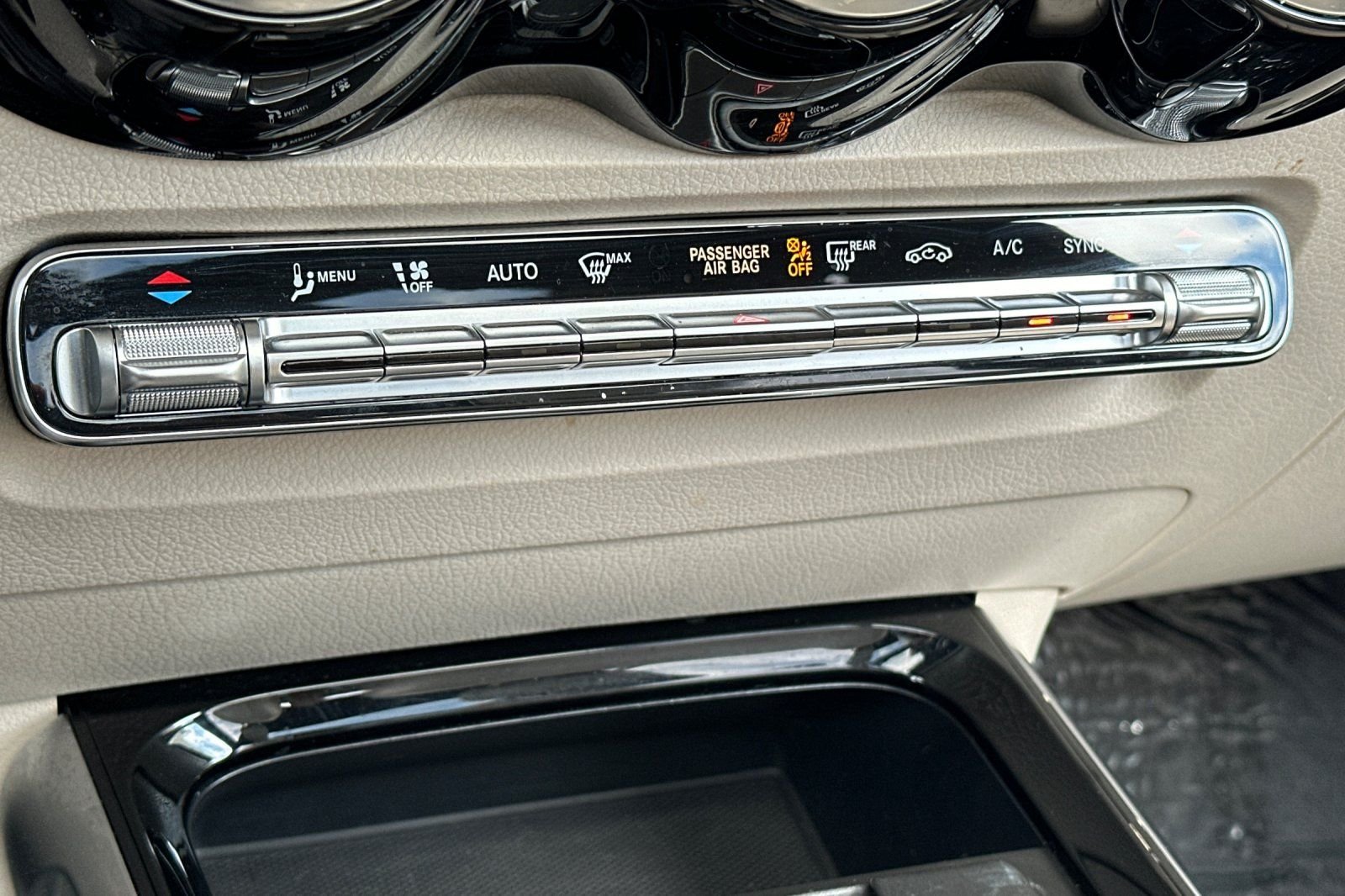 Used 2022 Gold Mercedes-Benz GLB 250 image 20