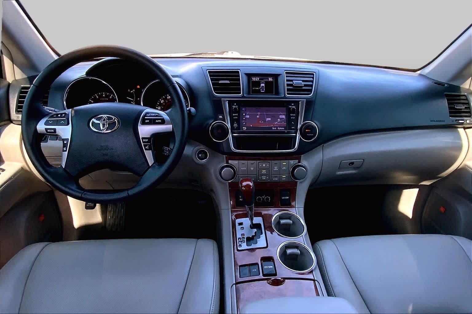 Used 2013 Blizzard Pearl Toyota Limited image 16