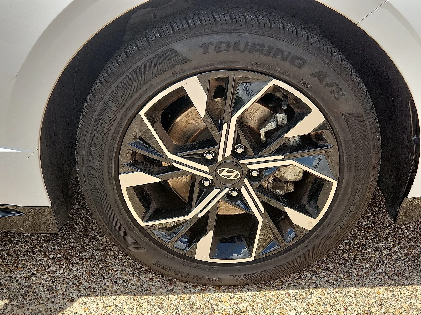 Used 2025 White Hyundai SEL image 7