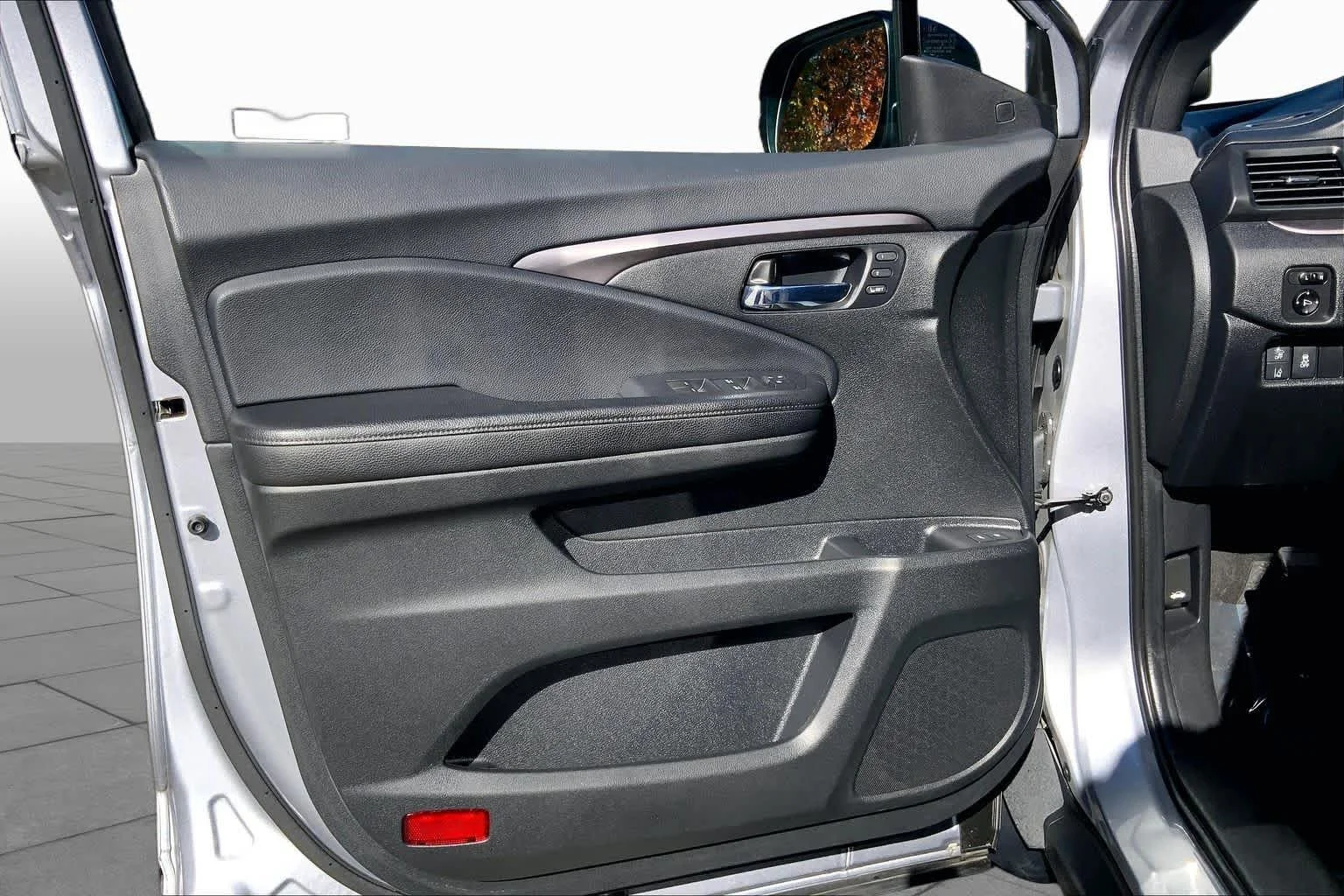 Certified Used 2019 Lunar Silver Metallic Honda EX-L image 43