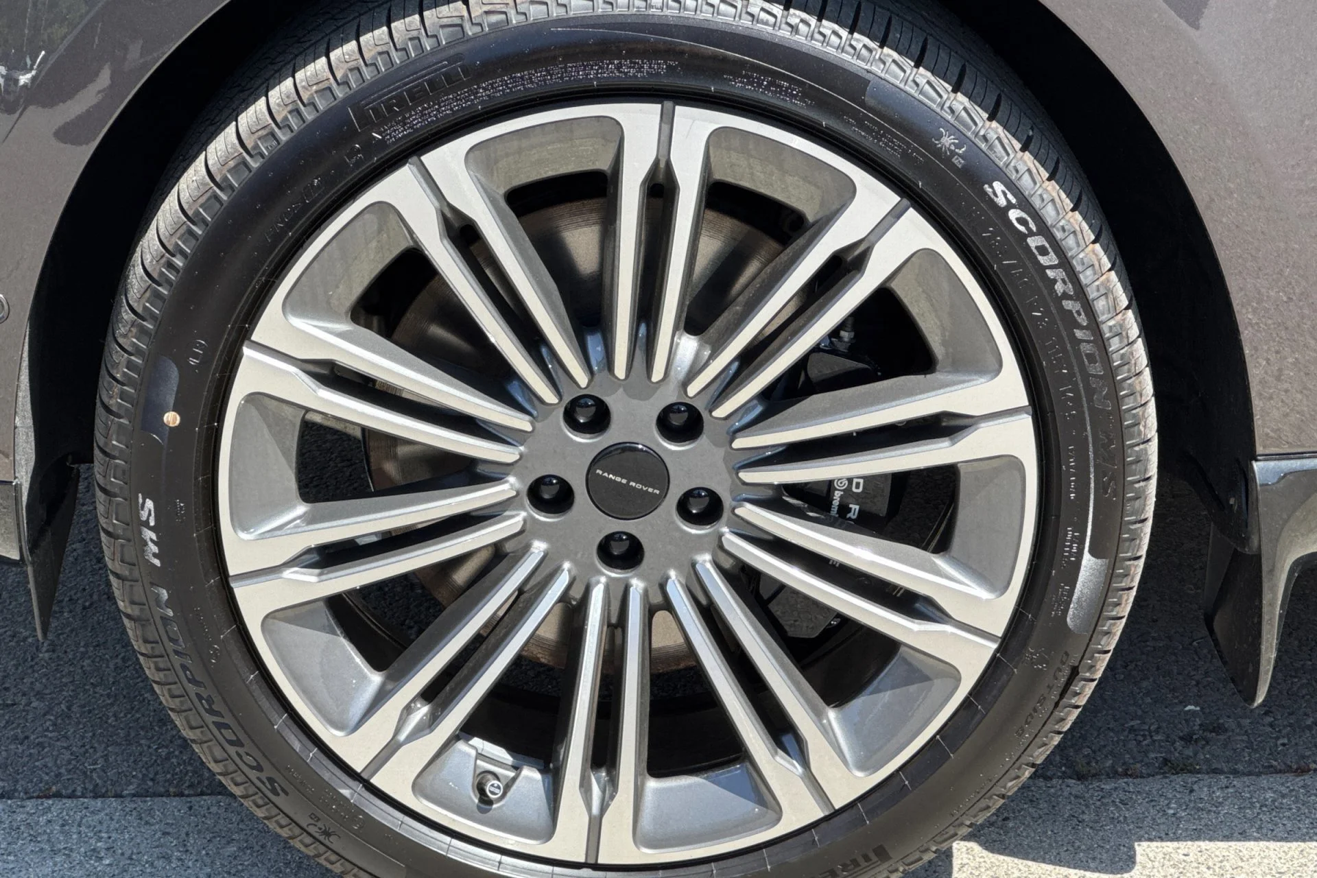 New 2026  Land Rover SE image 11
