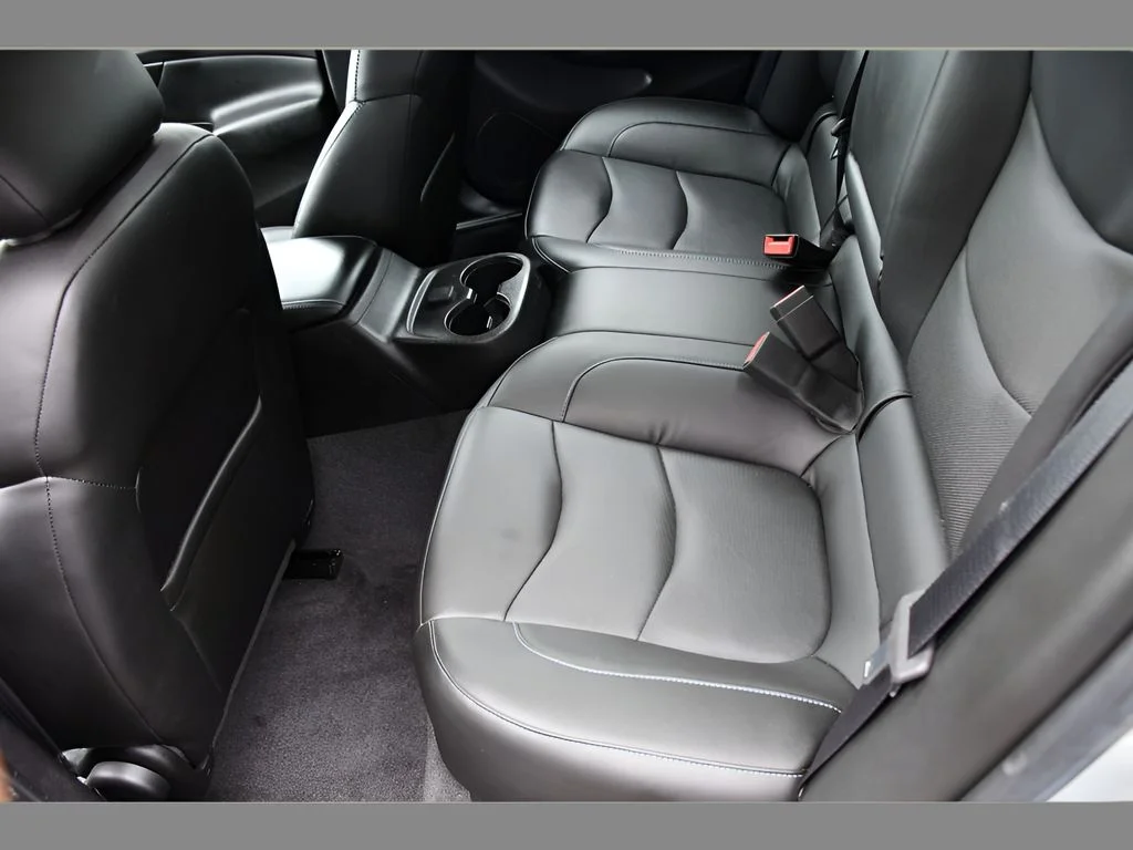 Used 2018 Silver Ice Metallic Chevrolet LT image 17