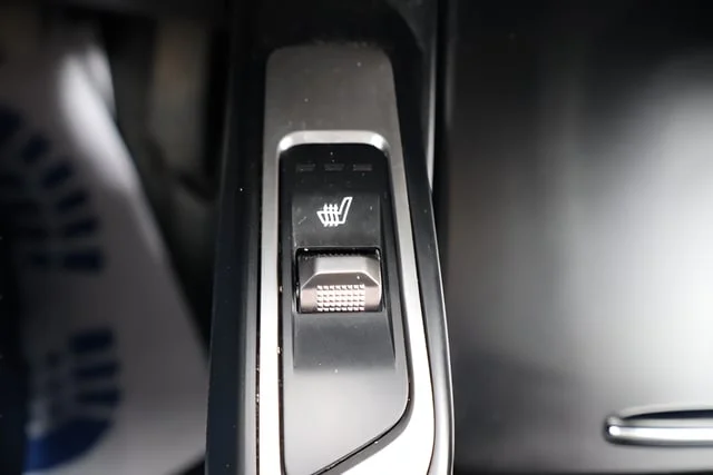 Used 2023 Glacial White Pearl Kia S image 32