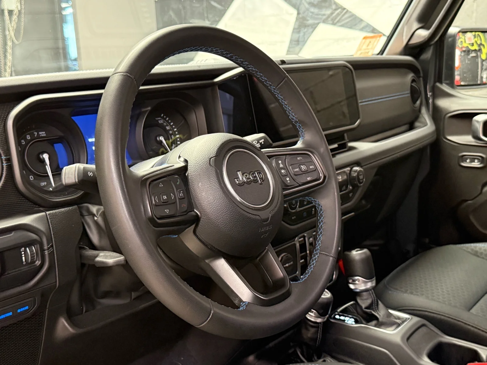 Used 2024 Anvil Clear Coat (pds) Jeep Rubicon 4xe image 9