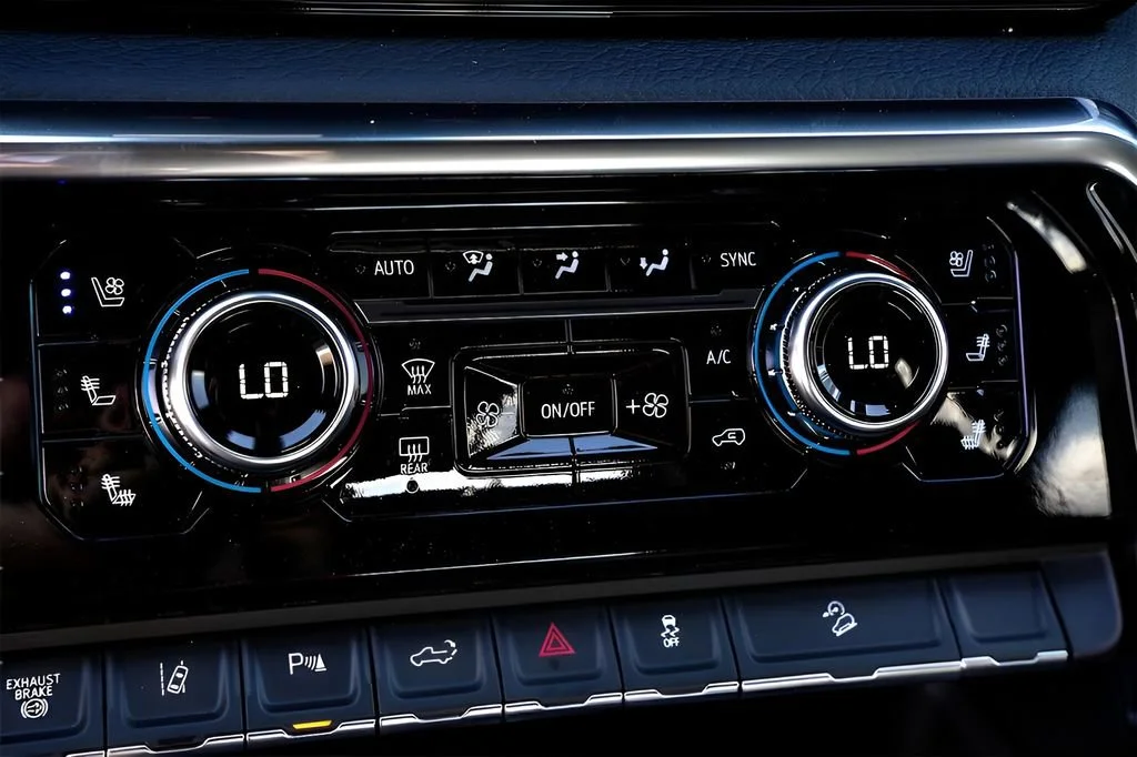 Used 2025 Onyx Black GMC Denali image 15