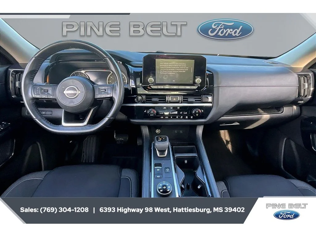Used 2022 Glacier White Nissan SV image 12