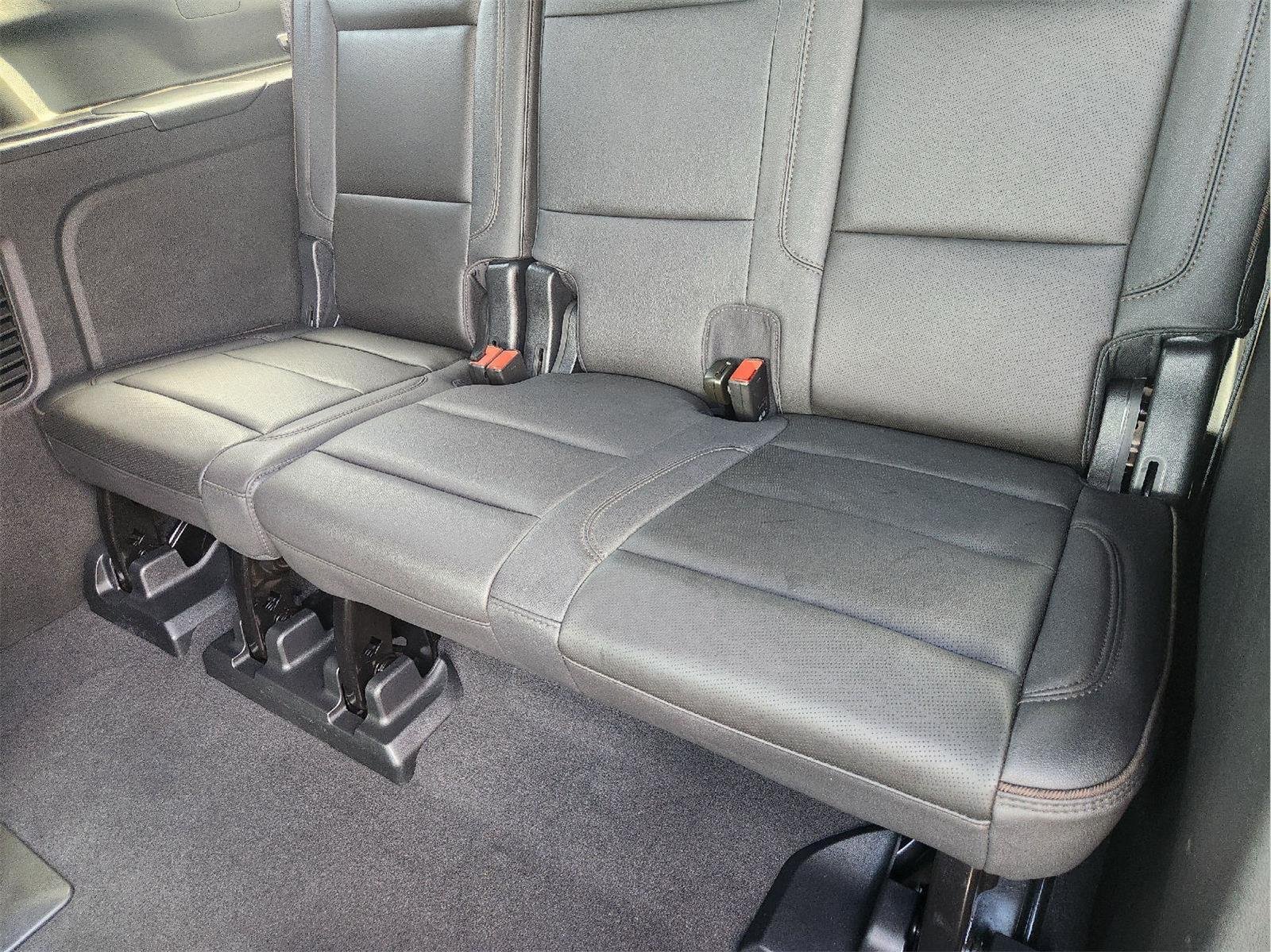 2023 Chevrolet Suburban photo 27 of 30