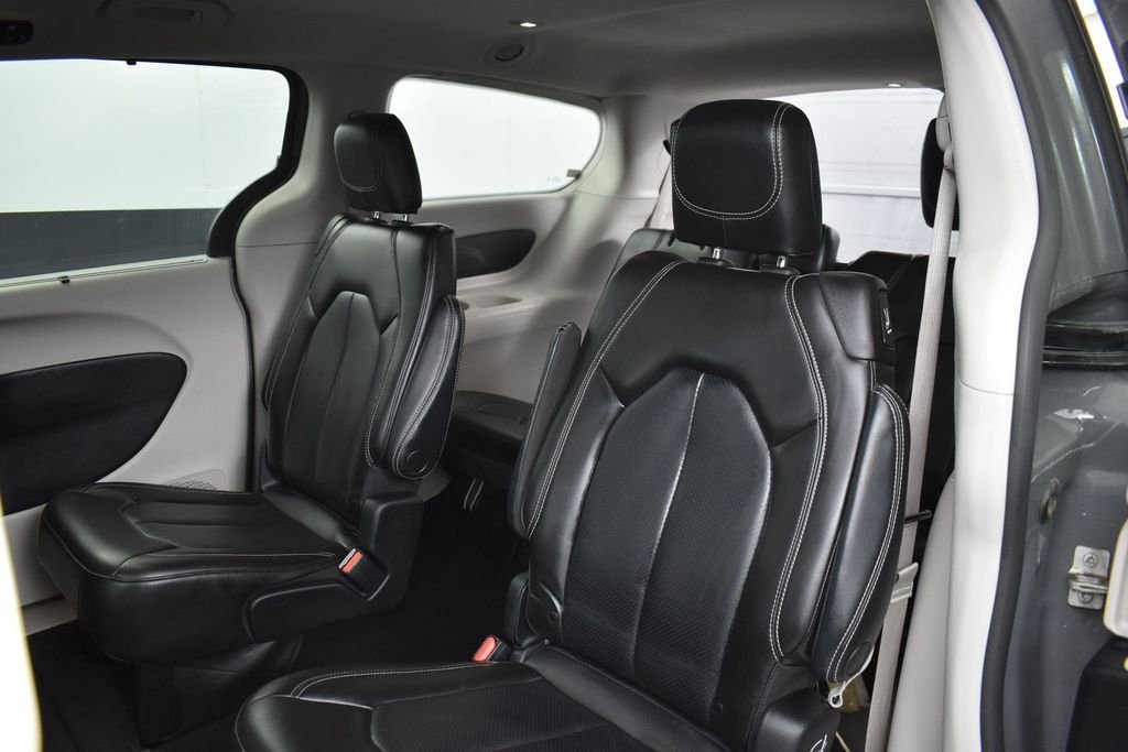 Used 2023 White Chrysler Touring L image 21