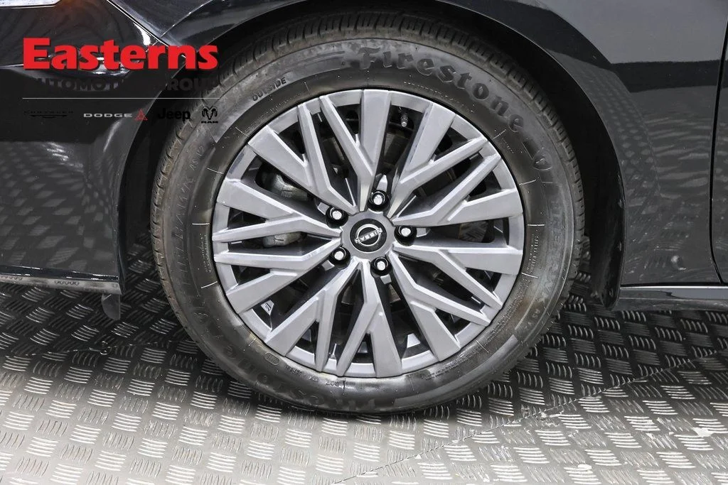 Used 2025 Black Nissan 2.5 SV image 31