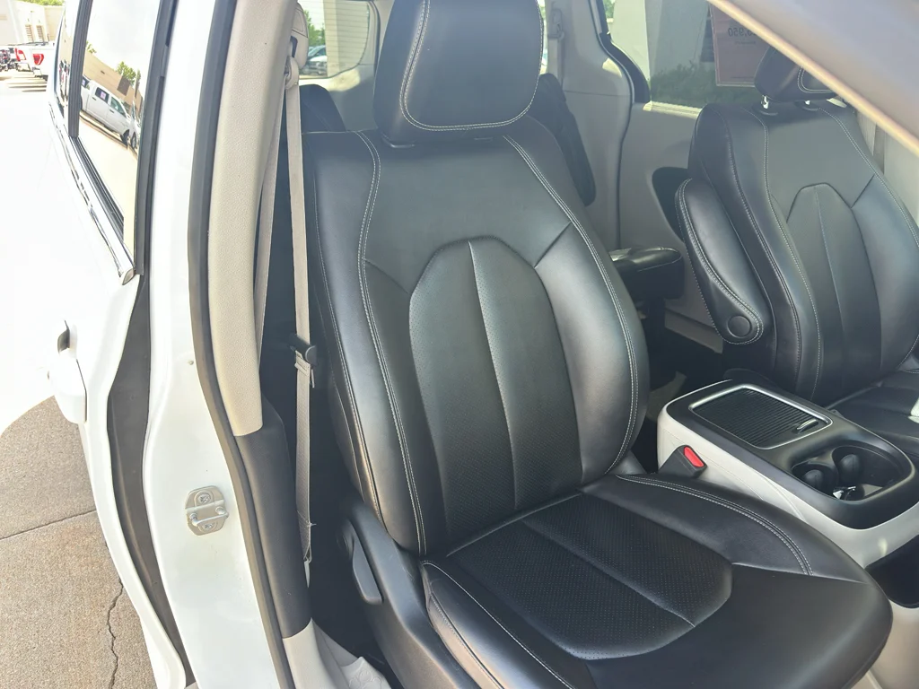 Used 2024 White Chrysler Touring L image 29