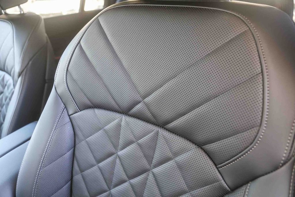 Used 2026 Tanzanite Blue II Metallic BMW xDrive40i image 22