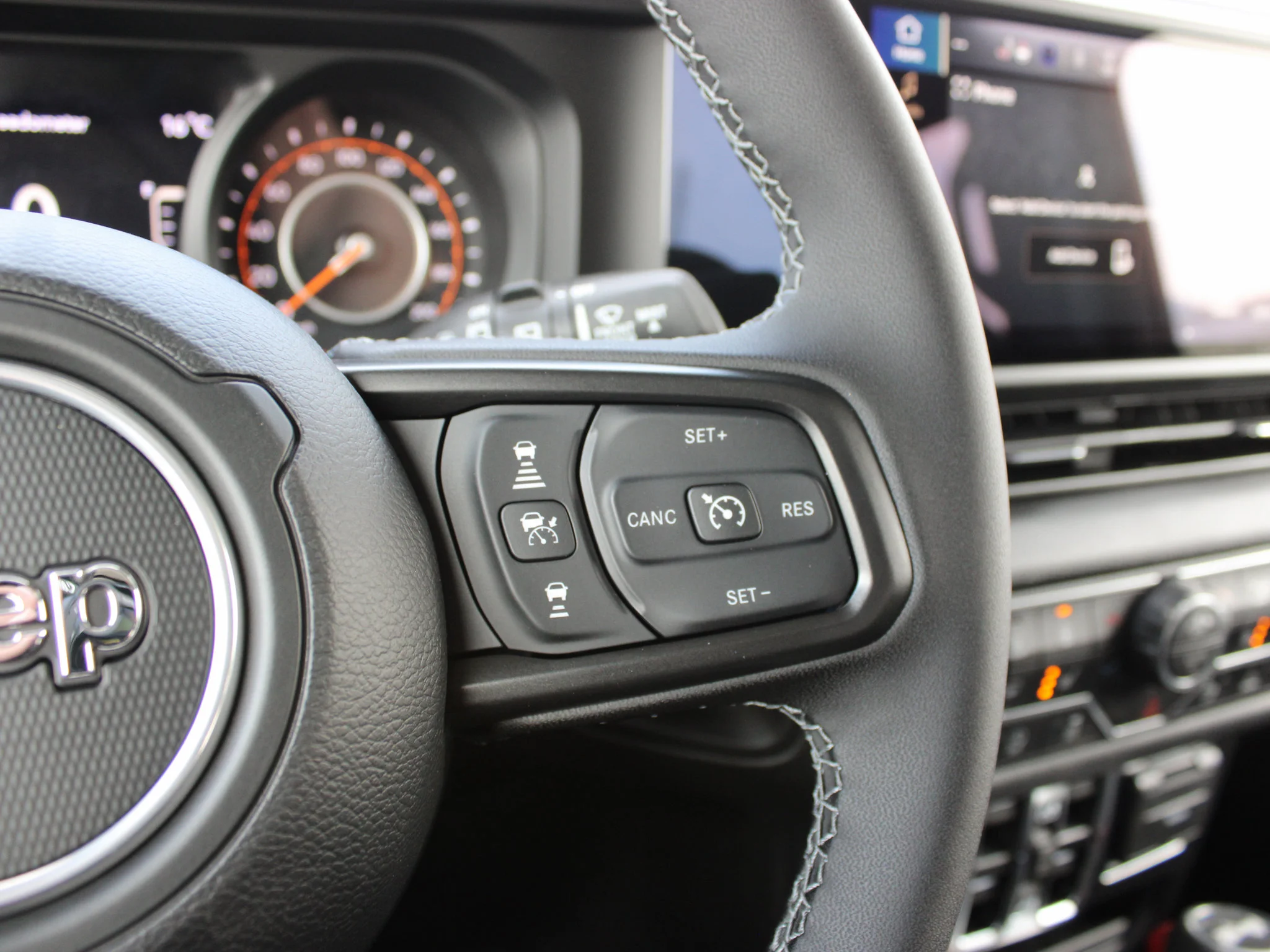 Used 2025 41 Jeep Sport S* 4 Door 4x4, Heated Seats/Wheel, Safety Group, Alpine Audio image 18