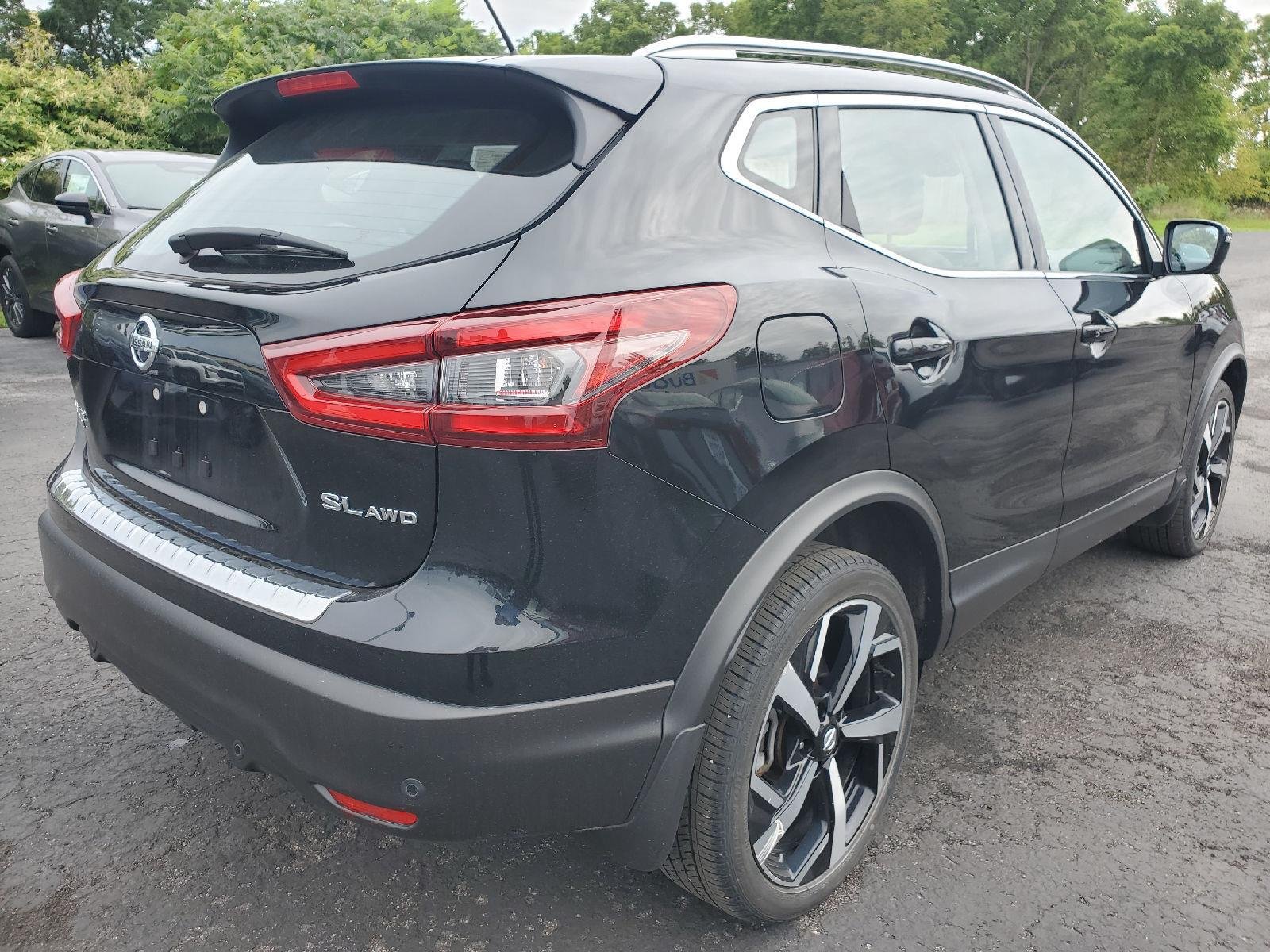 Used 2020 Magnetic Black Pearl Nissan SL image 2