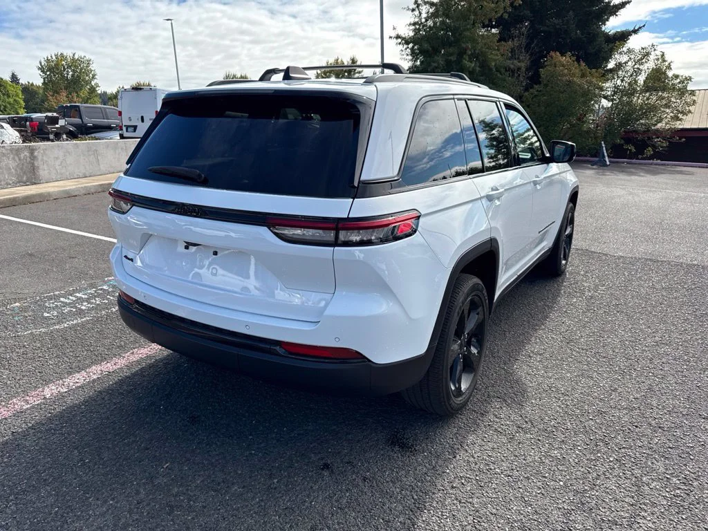 Used 2023 Bright White Clearcoat Jeep Altitude X image 9