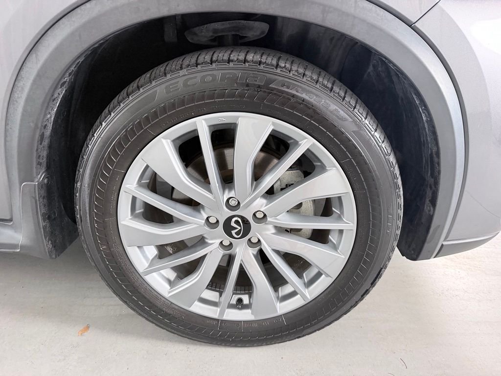 Used 2023 Gray INFINITI LUXE image 4