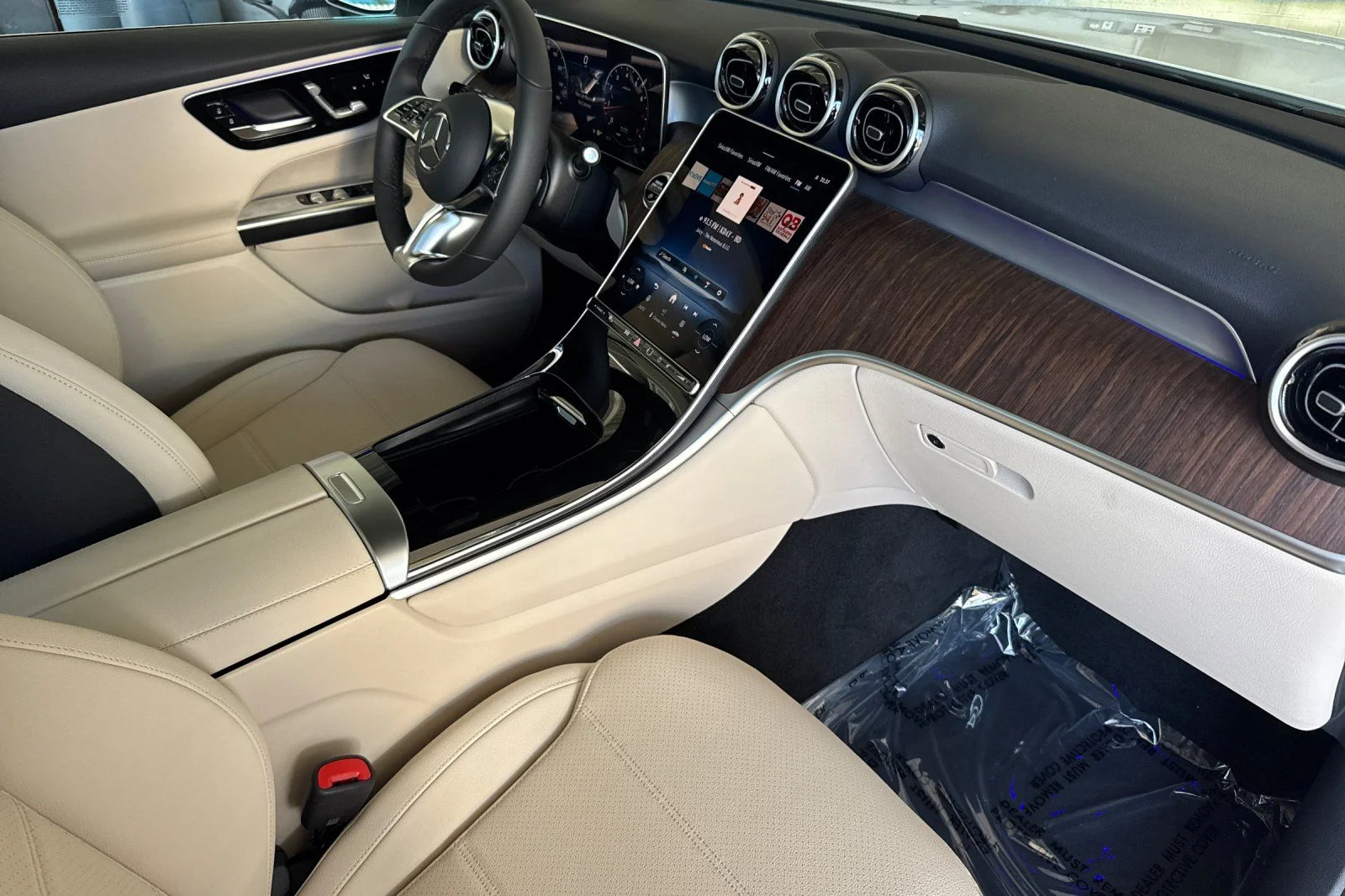 New 2027 Polar White Mercedes-Benz GLC 300 image 13