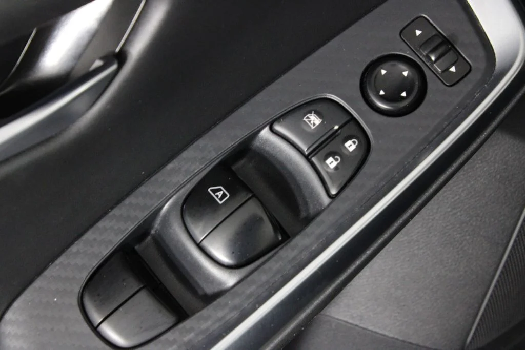 2025 Nissan Sentra SR - Photo 23