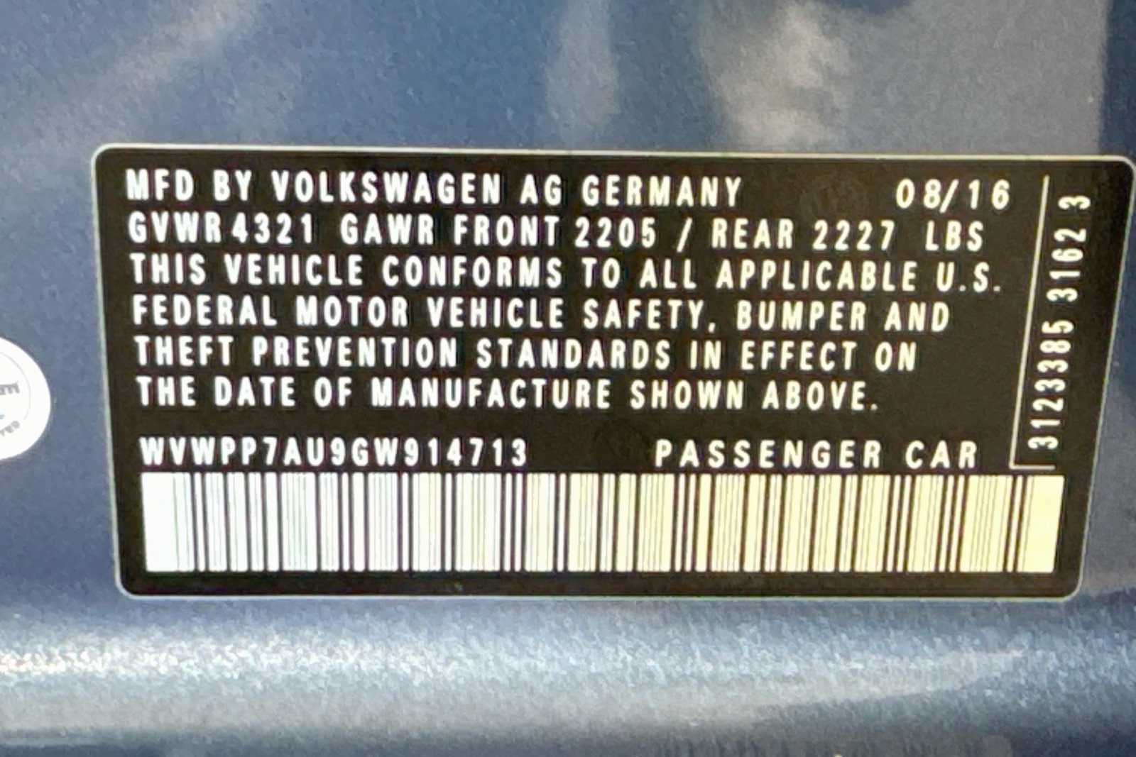 Used 2016 Pacific Blue Volkswagen SEL Premium image 30