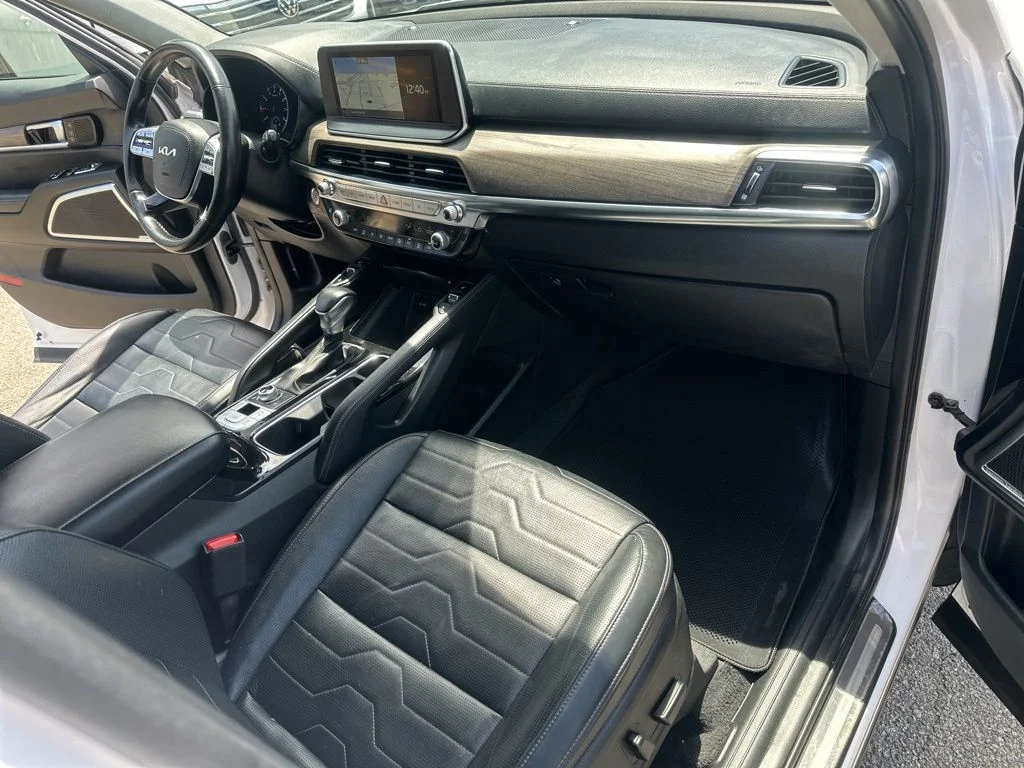 Used 2022 White Kia SX image 34