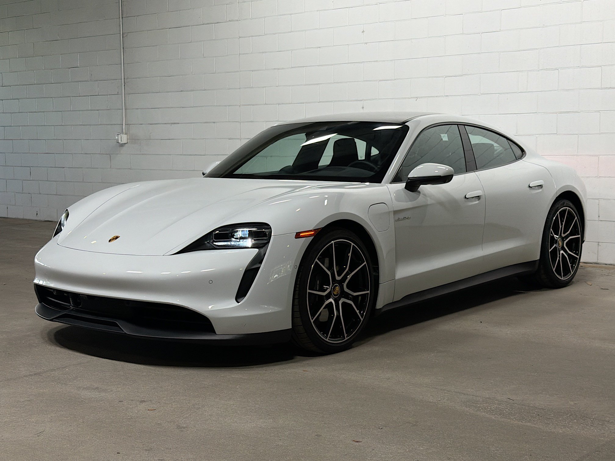 Certified Used 2023 Carrara White Metallic Porsche  image 1